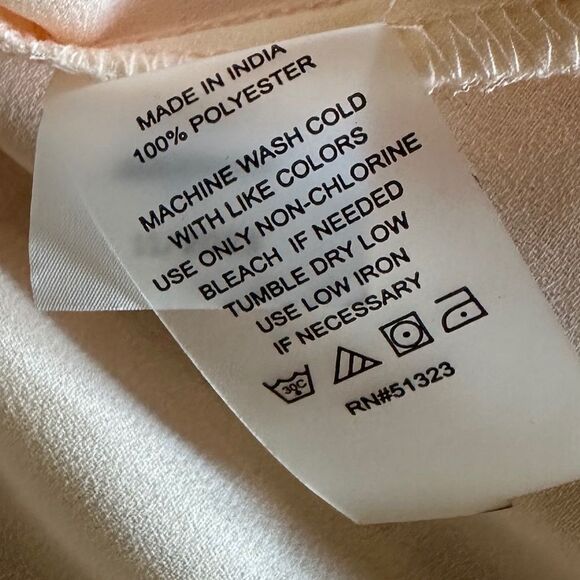 VINCE CAMUTO Tonal Satin Check Top In Apricot - Picture 6 of 7